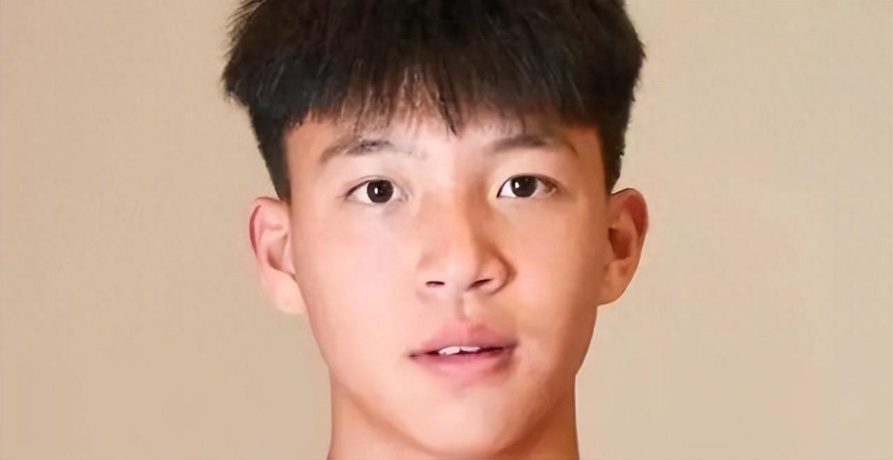 星空体育官网-王钰栋球探报告来了，模板巴西国脚马丁内利，球探评分：7分